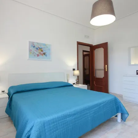 3 Bedroom Awesome In Capaccio Scalo *
