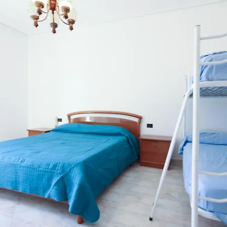 3 Bedroom Awesome In Capaccio Scalo