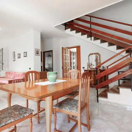 3 Bedroom Awesome In Capaccio Scalo Holiday home *