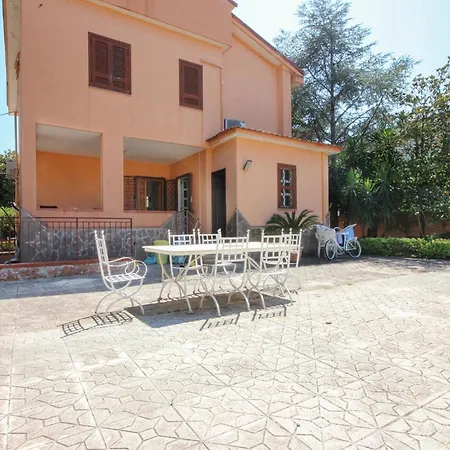 3 Bedroom Awesome In Capaccio Scalo *