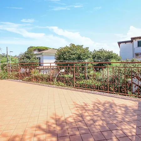 Holiday home 3 Bedroom Awesome In Capaccio Scalo *