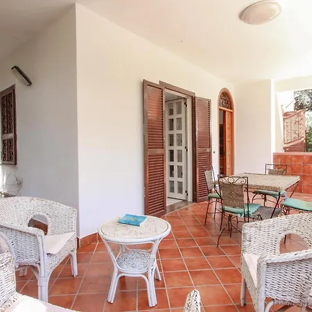 3 Bedroom Awesome In Capaccio Scalo *