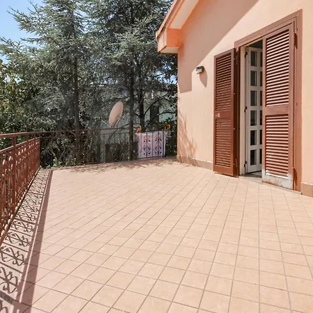 3 Bedroom Awesome In Capaccio Scalo Holiday home *